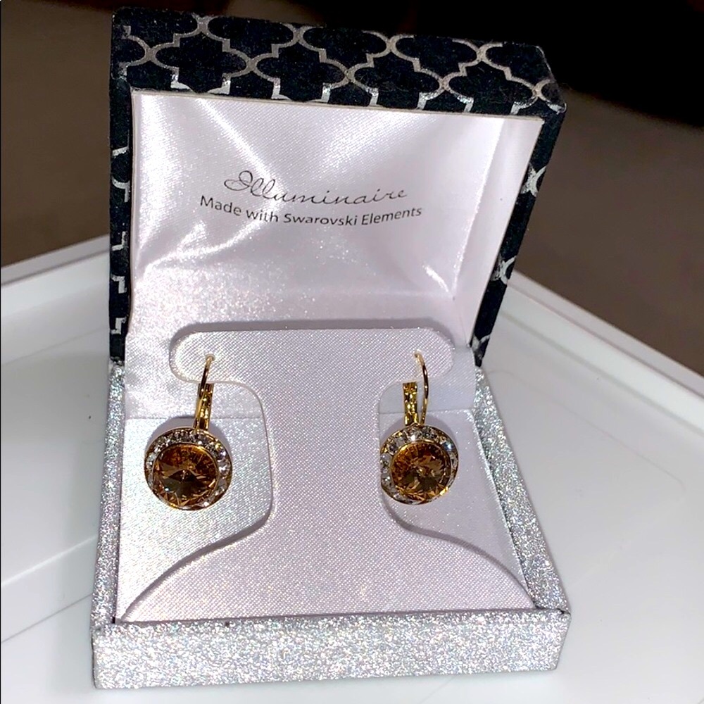 Vintage Earrings made with Swarovski Elements. Great Buy! 126 days til Christmas